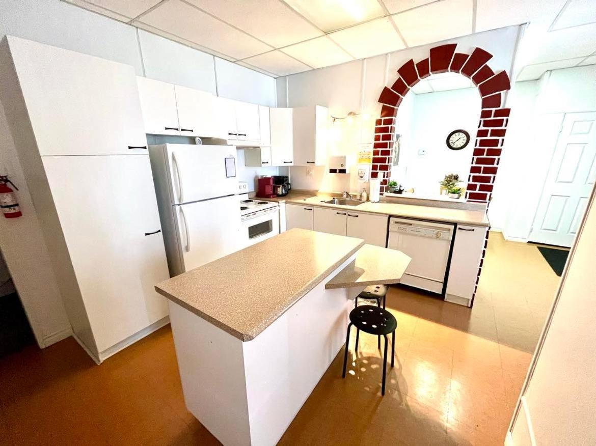 Les Appartements Du Vieil Edifice Metabetchouan-Lac-a-la-Croix Luaran gambar