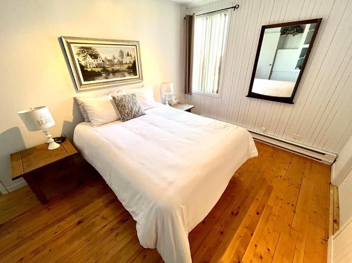 Les Appartements Du Vieil Edifice Metabetchouan-Lac-a-la-Croix Luaran gambar